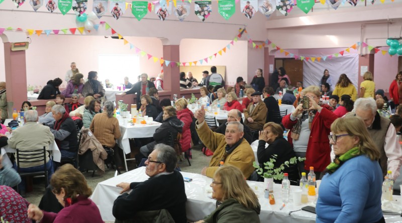 Los adultos mayores de Villarino disfrutaron de una hermosa jornada en Origone