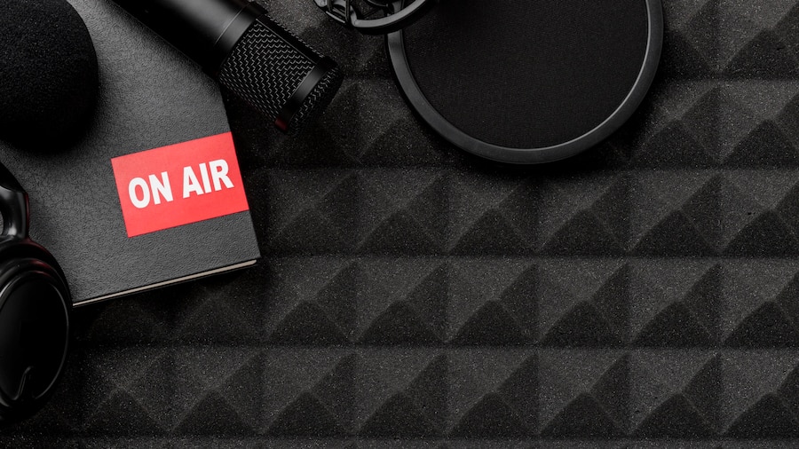 vista-superior-concepto-radio-aerea_23-2148695285