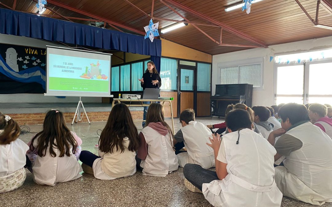 Bromatología: charla sobre seguridad alimentaria en la E.P N° 55